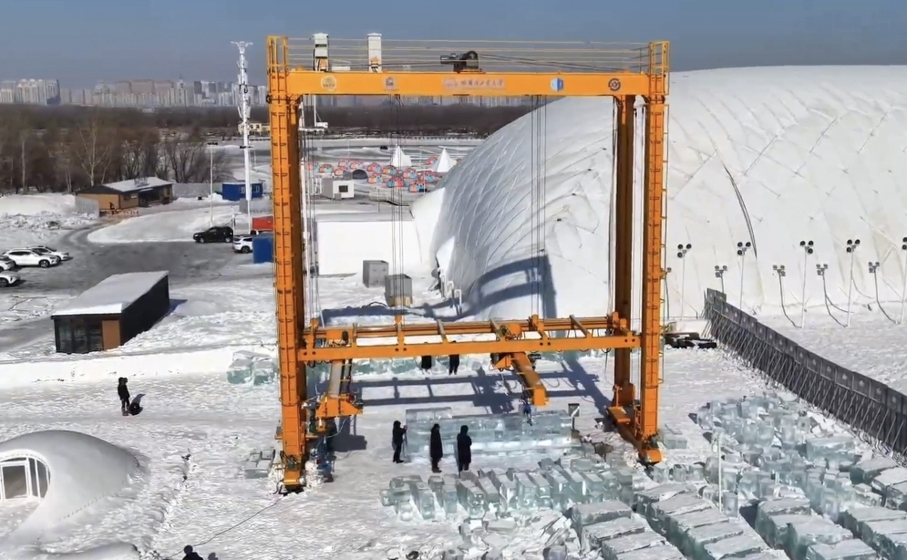 Сообщение информационного агентства «Синьхуа»: Робот для самостоятельного создания ледяных скульптур успешно прошёл испытания