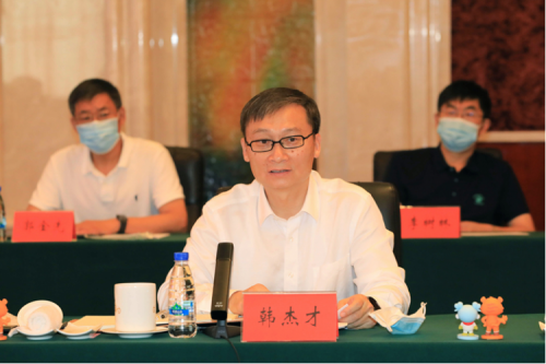Ректор Хань Цзецай повел группу в Муданьцзян для проведения исследования