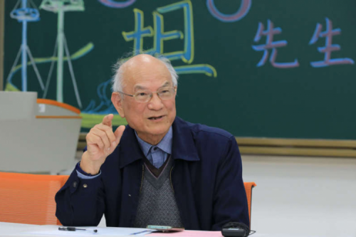 Академик Лю Юнтань, “образец для подражания эпохи”, и студенты первого “Юнтаньского класса” “говорят об идеалах”