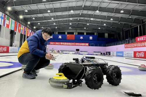 Робот для керлинга, созданный в Харбинском политехническом университете, дебютирует на Зимних Олимпийских играх в Пекине!