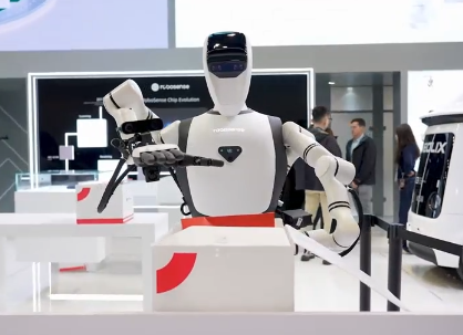 Компания, основанная выпускниками ХПУ, разработала первого робота-курьера-гуманоида