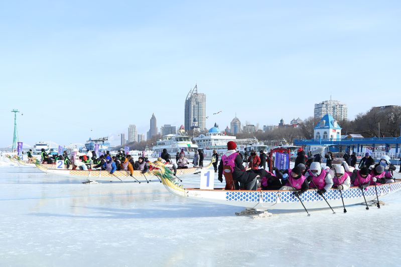 Гонка на лодках-драконах на льду объединила молодежь Кембриджа и Оксфорда с китайскими сверстниками