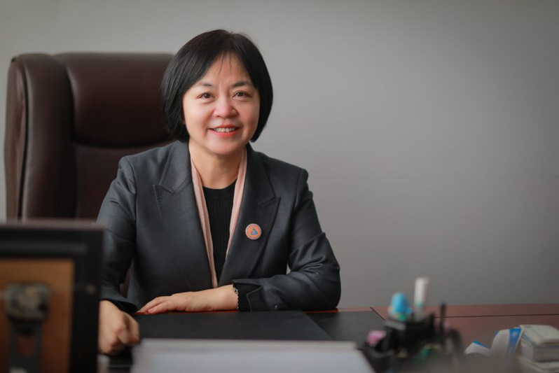 Профессор Тань Ицю удостоена почетного звания «Женщина-знаменосец 8 марта»